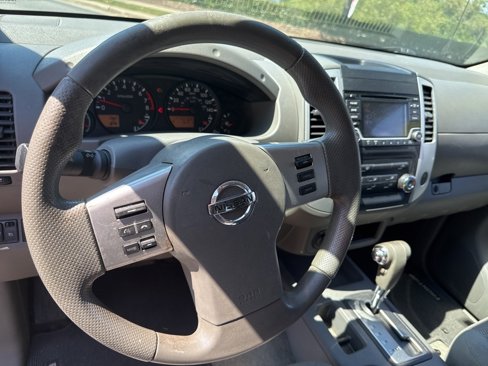 Used 2016 Nissan Frontier SV image 10