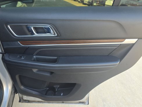 Used 2018 Ford Explorer Limited image 21