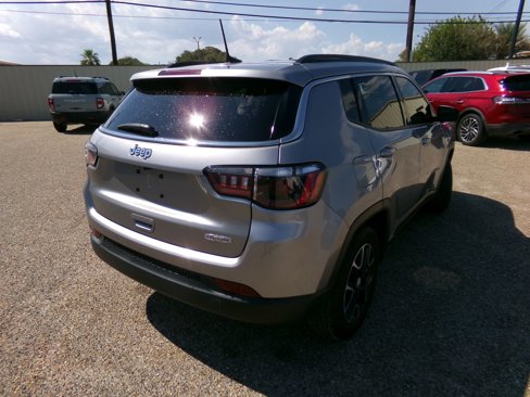 Used 2022 Jeep Compass Latitude image 5