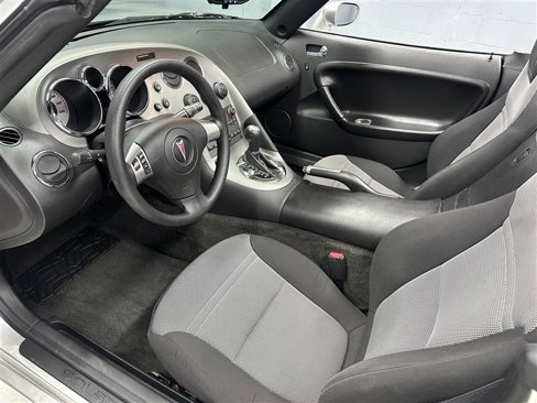 Used 2008 Pontiac Solstice Convertible w/ Preferred Package image 2