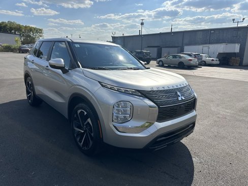 Used 2022 Mitsubishi Outlander ES image 3