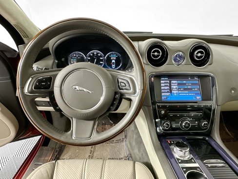 Used 2012 Jaguar XJ L image 11