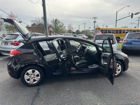 Used 2017 Kia Forte LX image 24