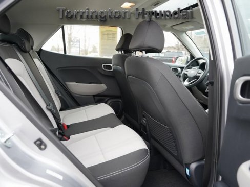 Certified 2024 Hyundai Venue SEL image 9