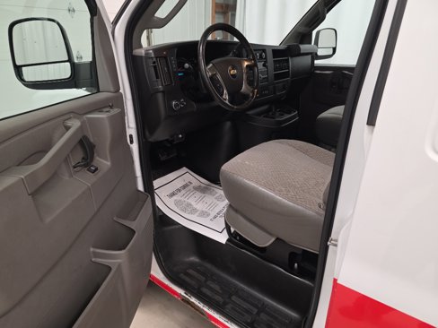 Used 2018 Chevrolet Express 3500 w/ Driver Convenience Package image 19