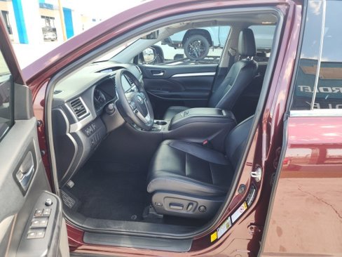 Used 2019 Toyota Highlander XLE image 19