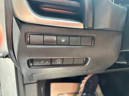 Used 2023 Nissan Rogue SV image 12