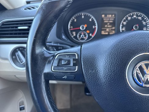Used 2012 Volkswagen Passat TDI SE image 18