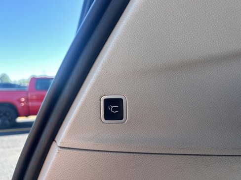 Used 2021 Chrysler Pacifica Touring-L image 25