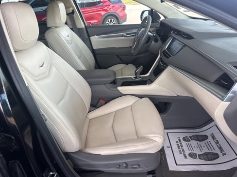 Used 2018 Cadillac XT5 Luxury w/ Driver Awareness Package image 10