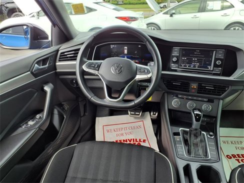 Used 2024 Volkswagen Jetta Sport image 11