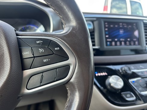 Certified 2018 Chrysler Pacifica Touring-L image 27