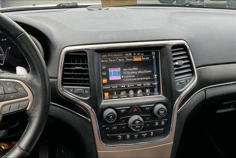 Used 2017 Jeep Grand Cherokee Limited w/ Luxury Group II image 6