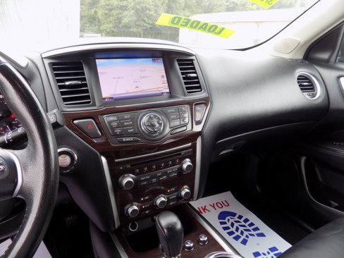 Used 2013 Nissan Pathfinder Platinum image 16