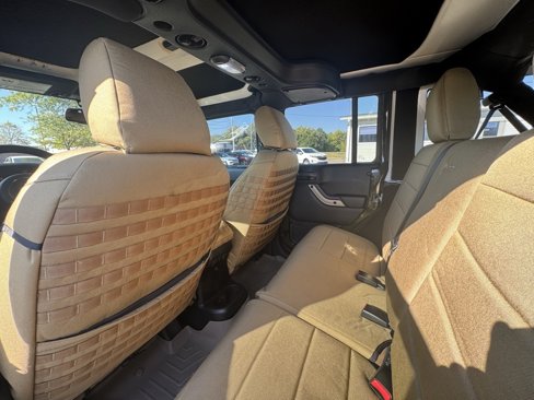 Used 2016 Jeep Wrangler Unlimited Sahara image 11