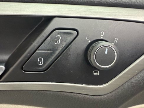 Used 2017 Volkswagen Golf Wolfsburg Edition image 12