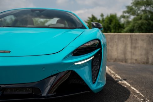 New 2025 McLaren Artura image 19