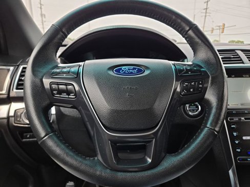 Used 2018 Ford Explorer Limited image 19