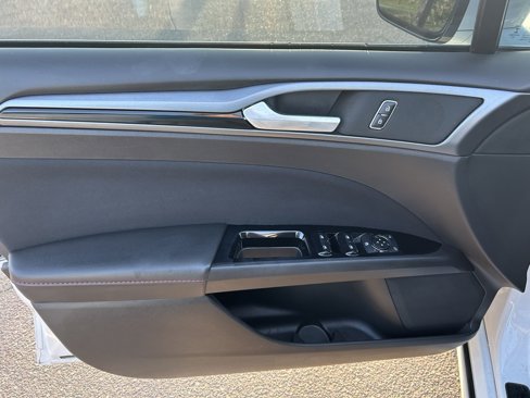 Used 2015 Ford Fusion SE image 11