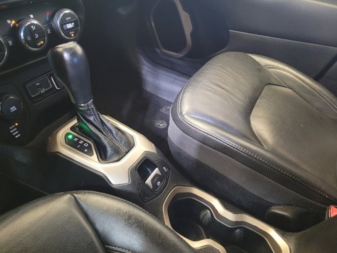 Used 2016 Jeep Renegade Limited image 26