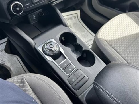 Used 2022 Ford Escape SE image 17