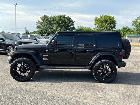 Used 2018 Jeep Wrangler Unlimited Sahara image 4