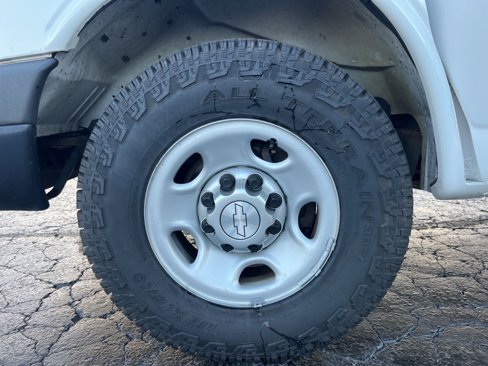 Used 2015 Chevrolet Express 2500 image 34