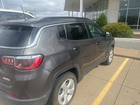 Used 2021 Jeep Compass Latitude image 3