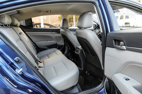 Used 2017 Hyundai Elantra Limited image 36