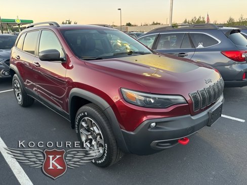 Used 2020 Jeep Cherokee Trailhawk image 3