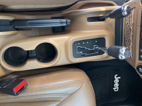 Used 2016 Jeep Wrangler Unlimited Sahara w/ Connectivity Group image 19