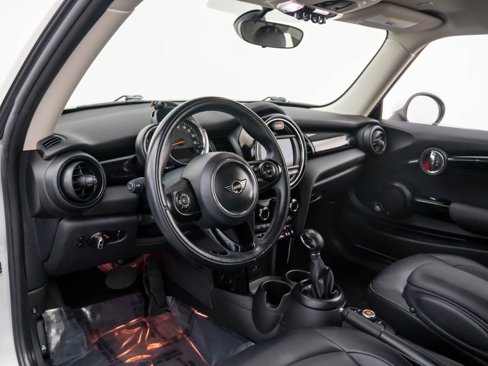 Used 2019 MINI Cooper 2-Door Hardtop w/ Signature Upholstery Package image 10