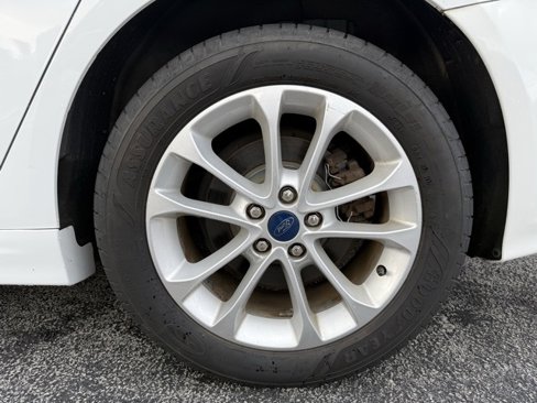 Used 2019 Ford Fusion SE image 10