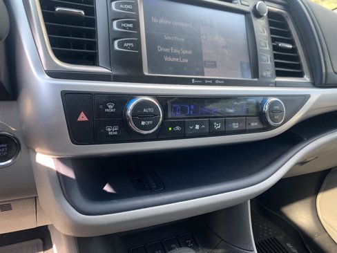 Used 2018 Toyota Highlander XLE image 21