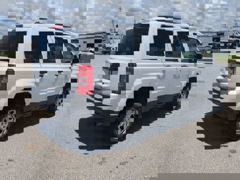 Used 2014 Jeep Patriot Sport image 4