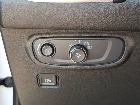 Used 2024 GMC Terrain SLE image 25