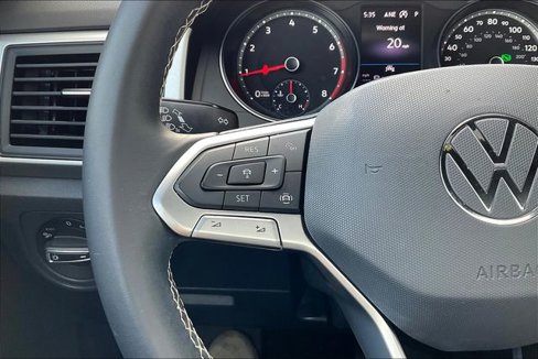 Used 2021 Volkswagen Atlas Cross Sport SE image 18
