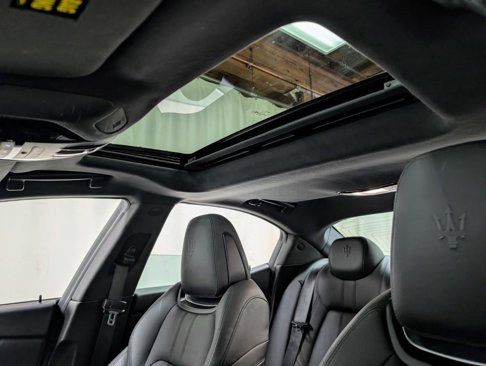 Used 2018 Maserati Ghibli S GranSport image 18