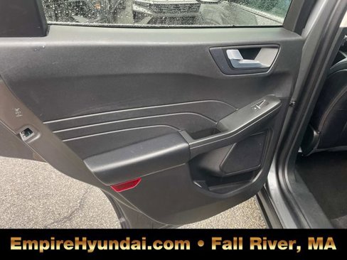 Used 2022 Ford Escape Titanium image 17