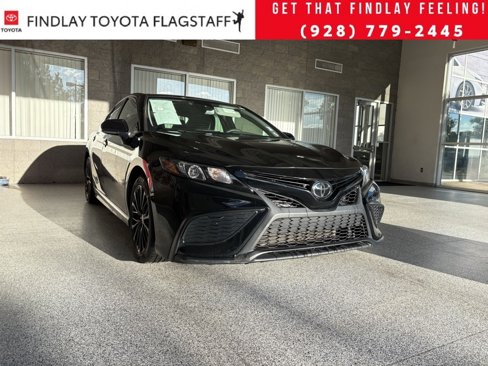 Used 2021 Toyota Camry SE image 1
