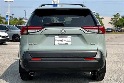 Used 2021 Toyota RAV4 XLE Premium image 4