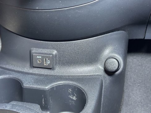 Used 2018 Nissan Versa SV image 35