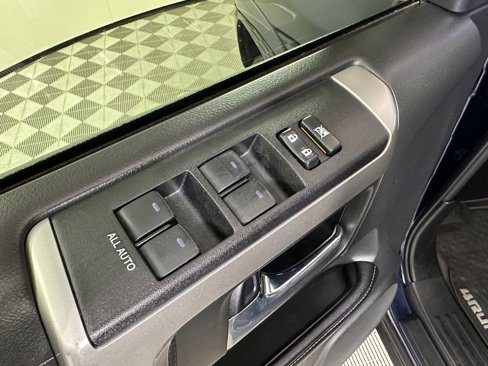 Used 2017 Toyota 4Runner SR5 Premium image 11