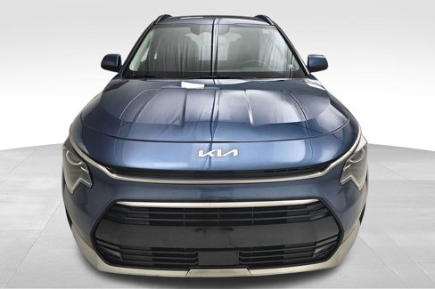 Used 2024 Kia Niro EX Touring image 3