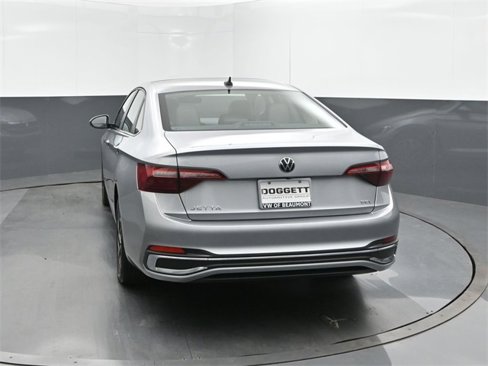 Certified 2022 Volkswagen Jetta SEL image 8