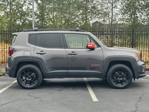 Used 2020 Jeep Renegade Latitude image 3