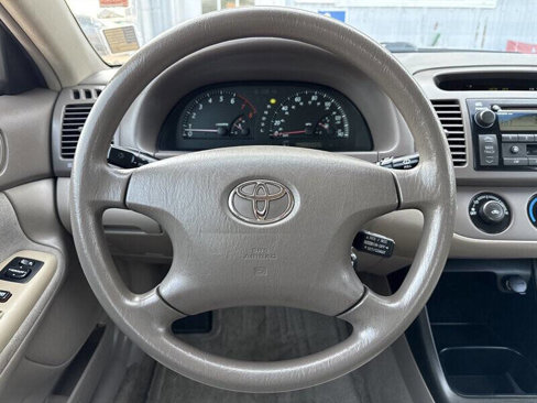 Used 2004 Toyota Camry LE image 21