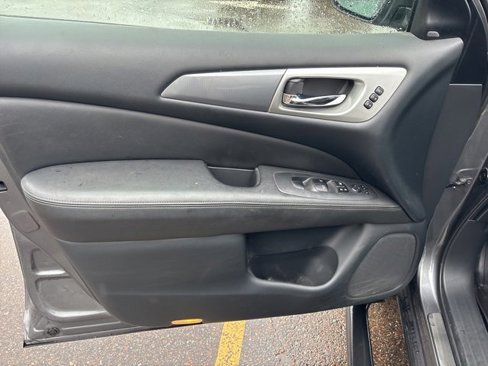Certified 2018 Nissan Pathfinder SL w/ Midnight Edition Package image 9