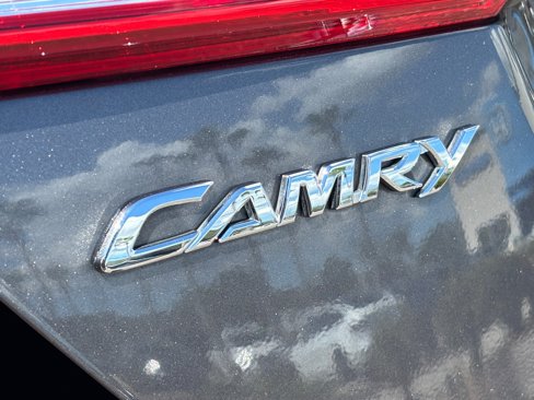 Used 2014 Toyota Camry L image 15