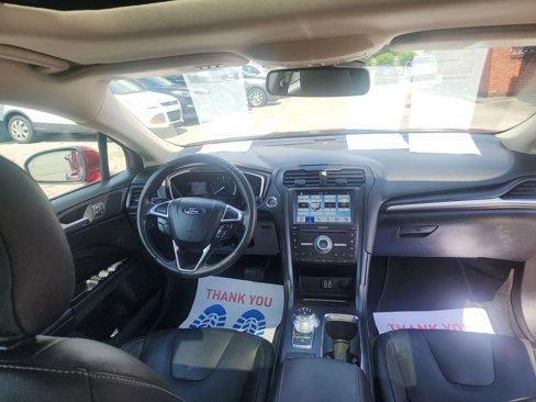 Used 2019 Ford Fusion Titanium image 11